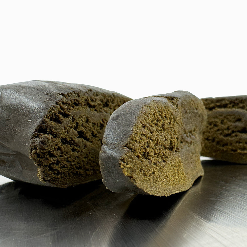 Zoom sur la tranche d'un morceau du Ice O avec 40% de CBD et 15% de CBN