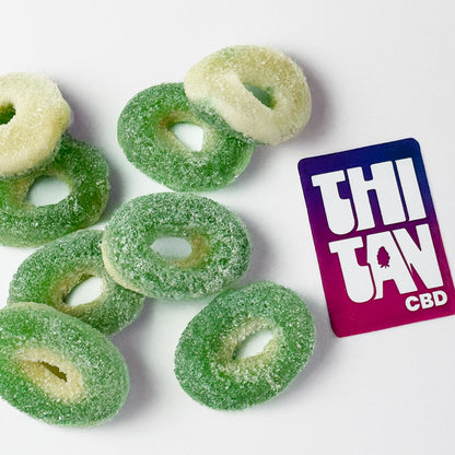 THC-Gummibärchen in Form von grünen Ringen mit Apfelgeschmack
