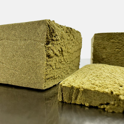 Im Fokus: Das in Scheiben geschnittene, gepresste CBD Dry Sift