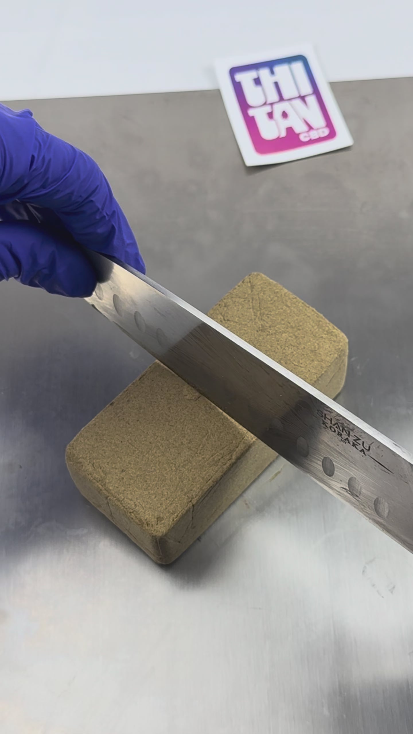 Charger la vidéo: Vidéo du Mousseux 30% CBD